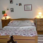 Falusi Vendeghaz *